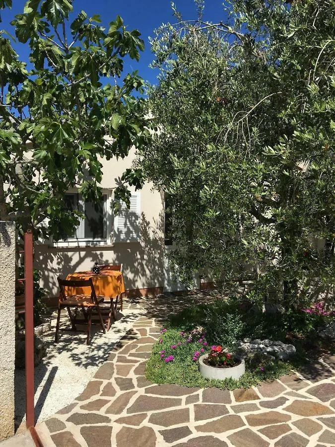 Leca- Small House ميدولين شقة