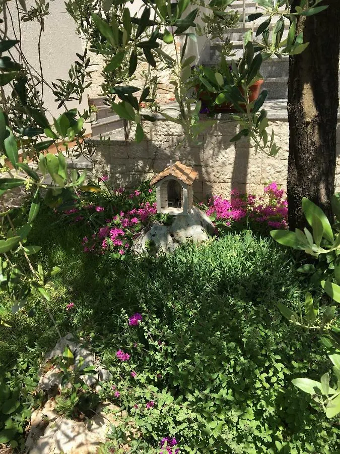 Leca- Small House ميدولين